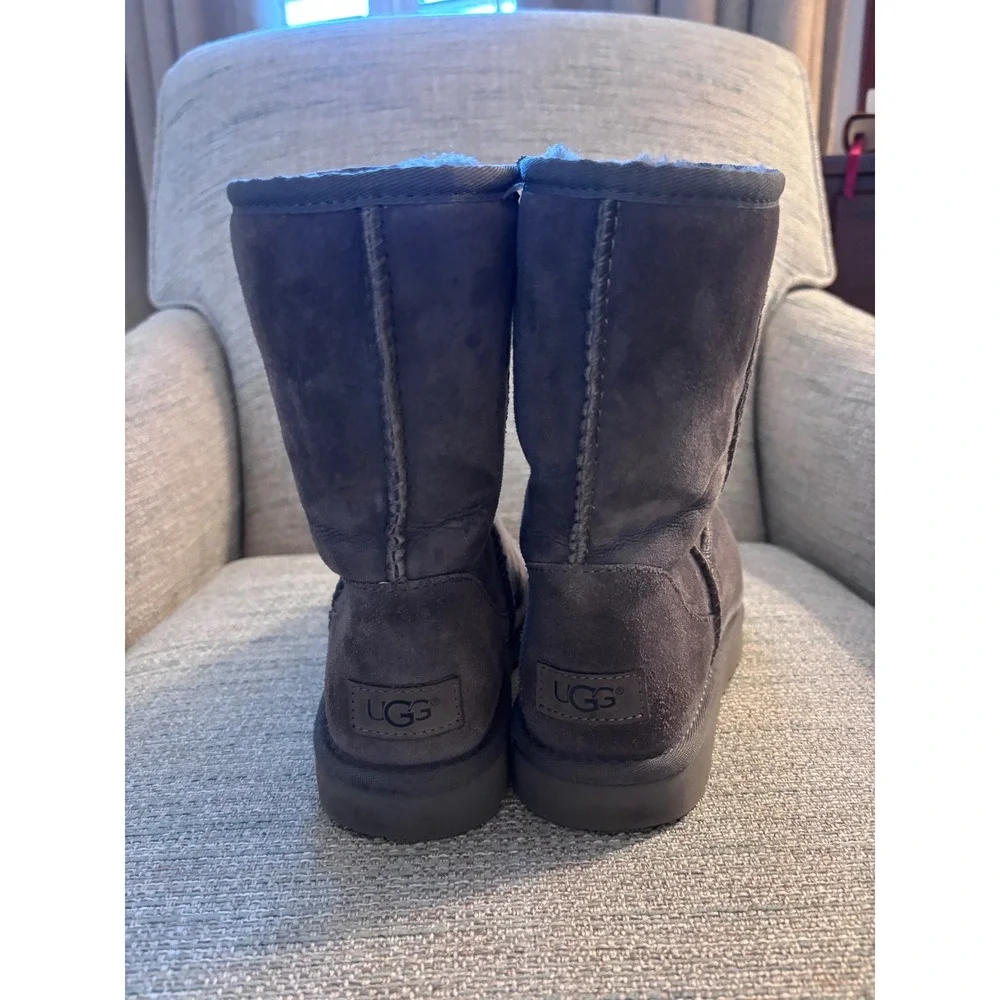 UGG Classic Short II Charcoal Grey Sheepskin Boots Womens Size 7‎ 1016223